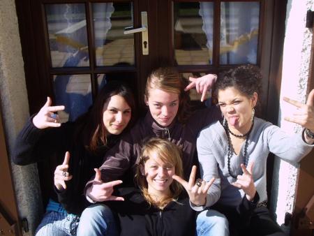 moi , laura fatou et pauline